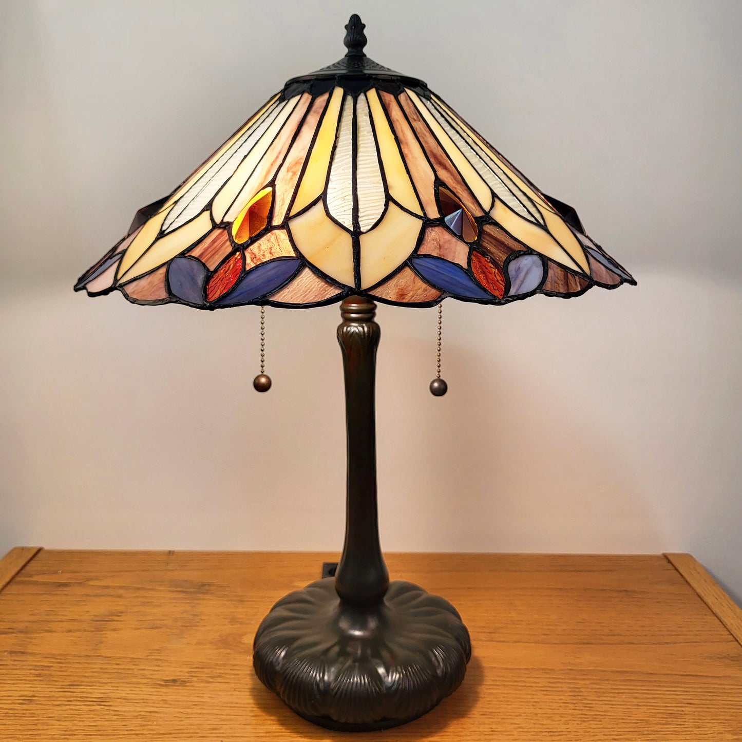 Vintage Stained Glass Table Lamp (16.5" D x 21.5" H) – T1621