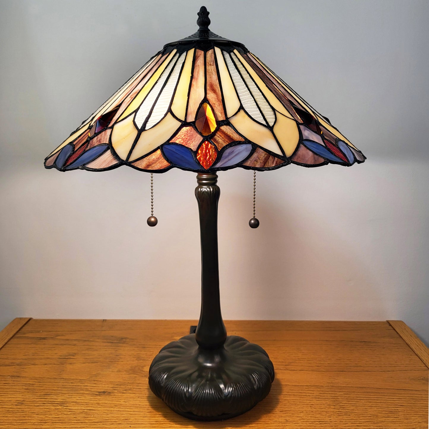 Vintage Stained Glass Table Lamp (16.5" D x 21.5" H) – T1621